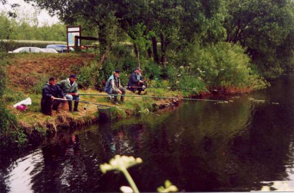 Michel, G�rard, Jean Claude et Jean :   b�n�voles � l'entra�nement.