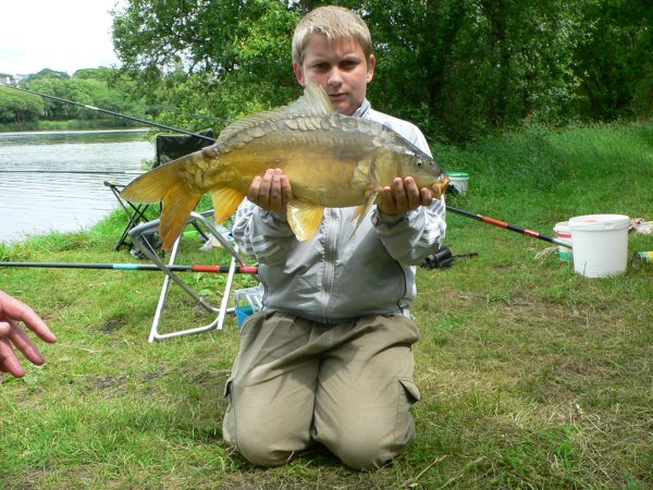 Belle carpe prise par Antoine fil 14 centi�mes, hame�on de 16