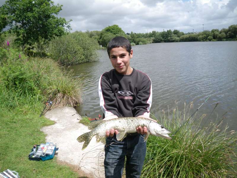 Le premier brochet pour Miguel.