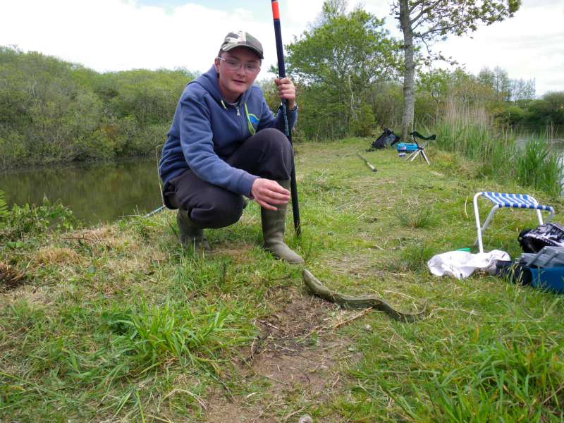 Thomas et une anguille � l'asticot.