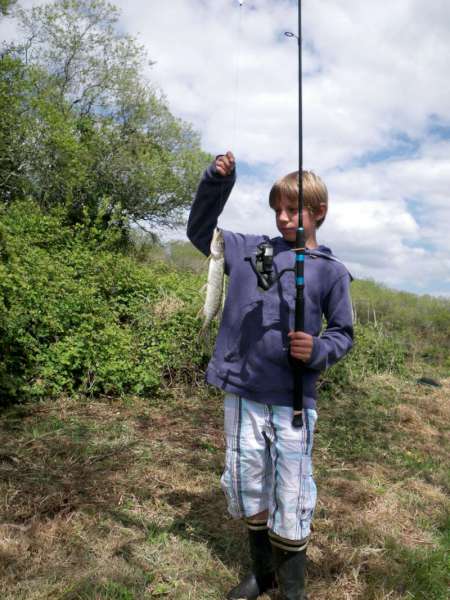 Oskar et un 1er trop petit brochet