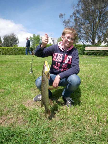 Un brochet au leurre souple.