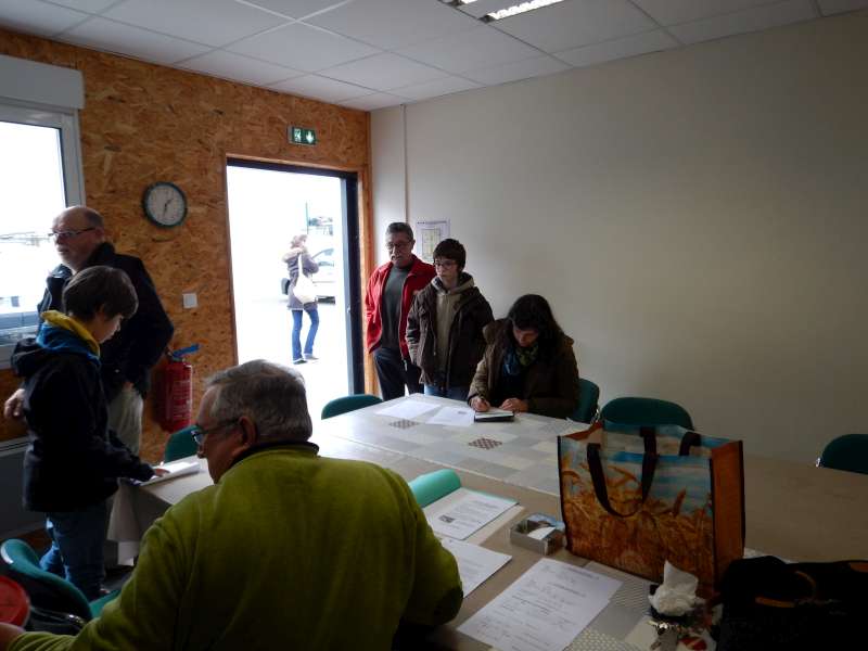 Une Maman r�gle la cotisation de 15 euros