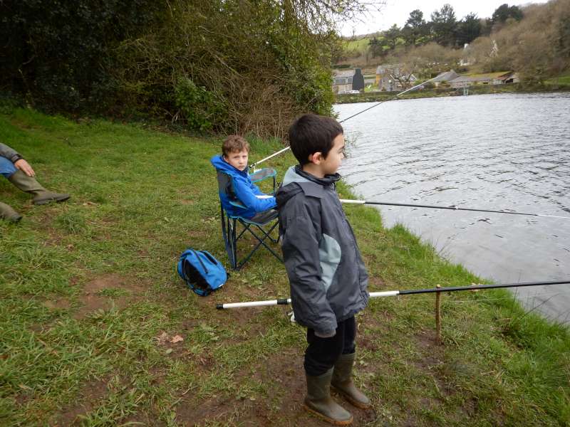 Ethan, et Hugo guettent la touche