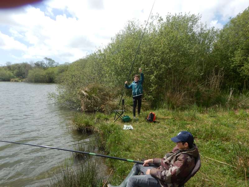 y aurait-il un poissons de pris? Cherchons bien...