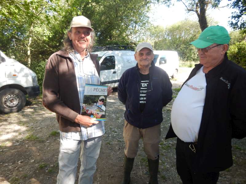 Visite de notre ancien Pr�sident. On est bien, en Bretagne, hein Dominique!