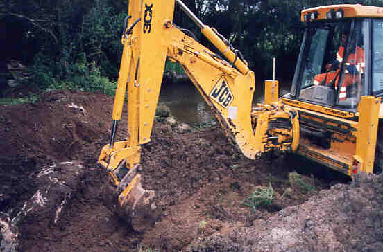Une aide sympathique de la pelleteuse.