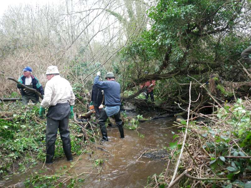 A peu pr�s au milieu du chantier.