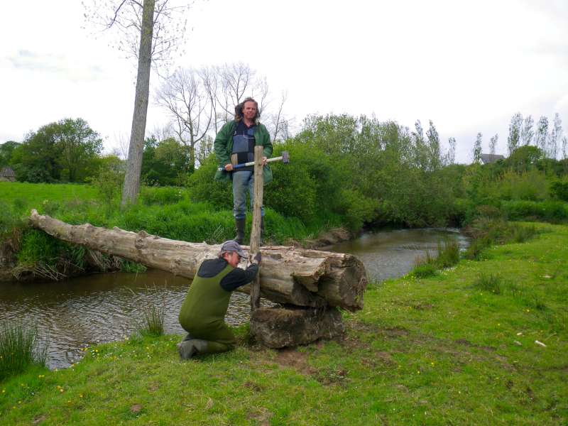 Mise en place des poteaux.