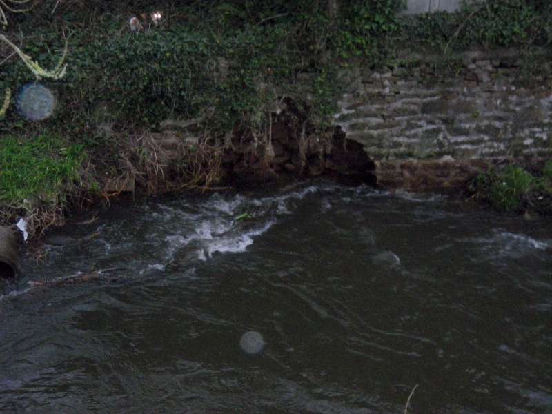 Le mur s'�croule au Bout du Pont.
