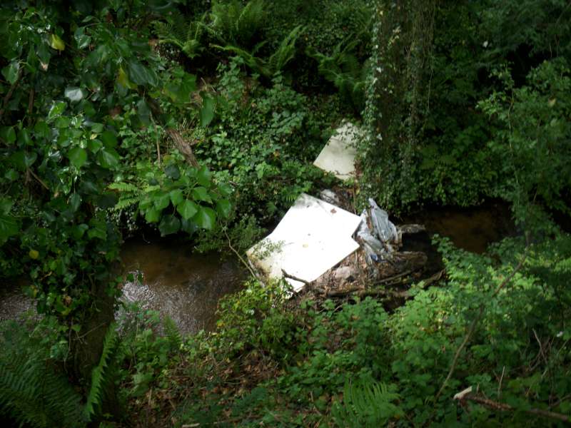 Polystyr�ne, plastique, sacs de ciment.