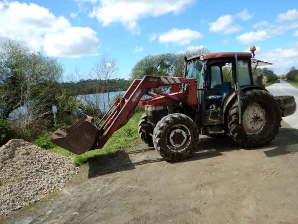 Les deux entr�es du lac par la route de Br�l�s sont impraticables.