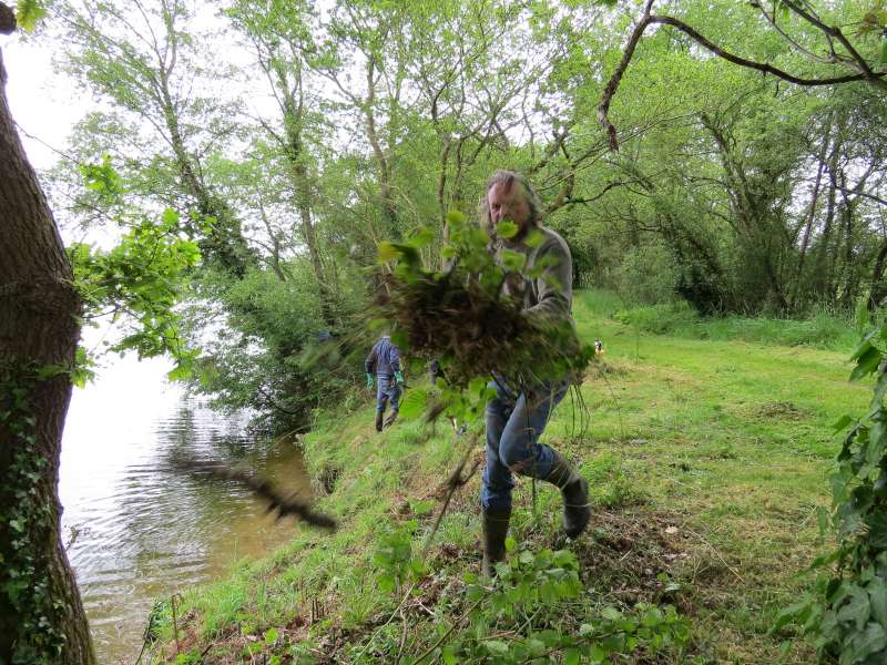 Attention Dominique! Je suis l�...