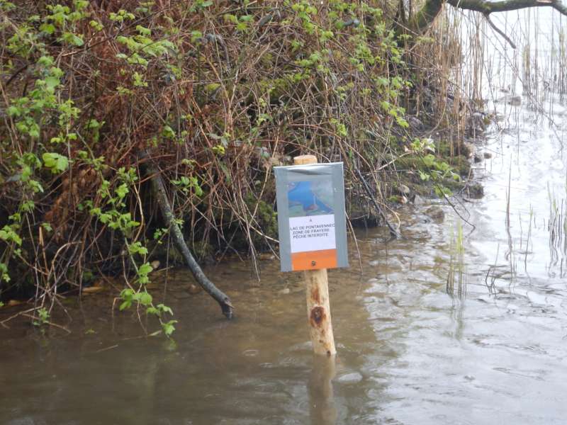 Les panneaux indiquent le pourtour de la zone r�serv�e