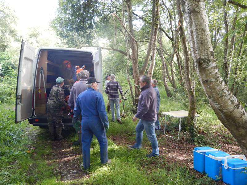 Arriv�e des b�n�voles, et d�barquement du mat�riel