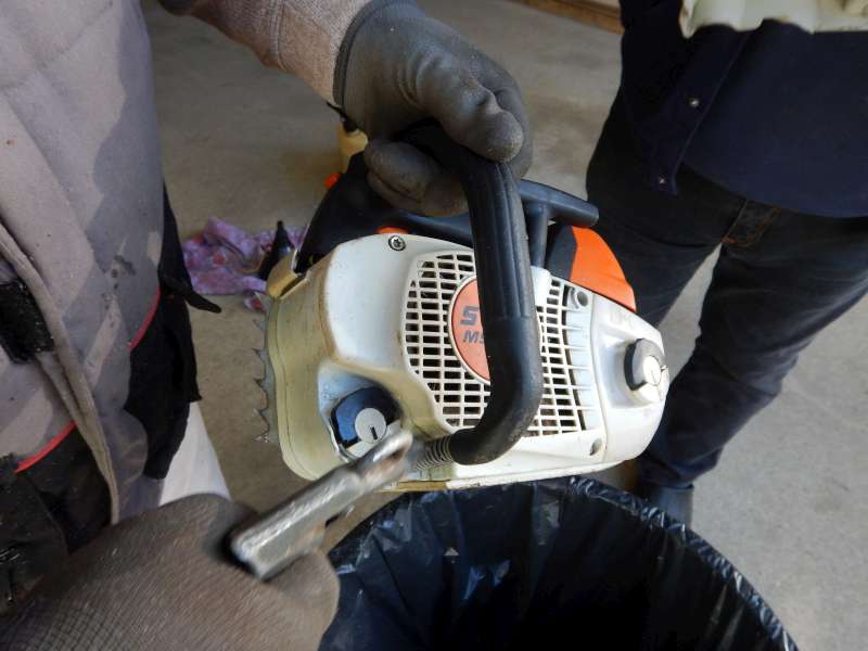 Nettoyage des tron�onneuses et aff�tage des cha�nes