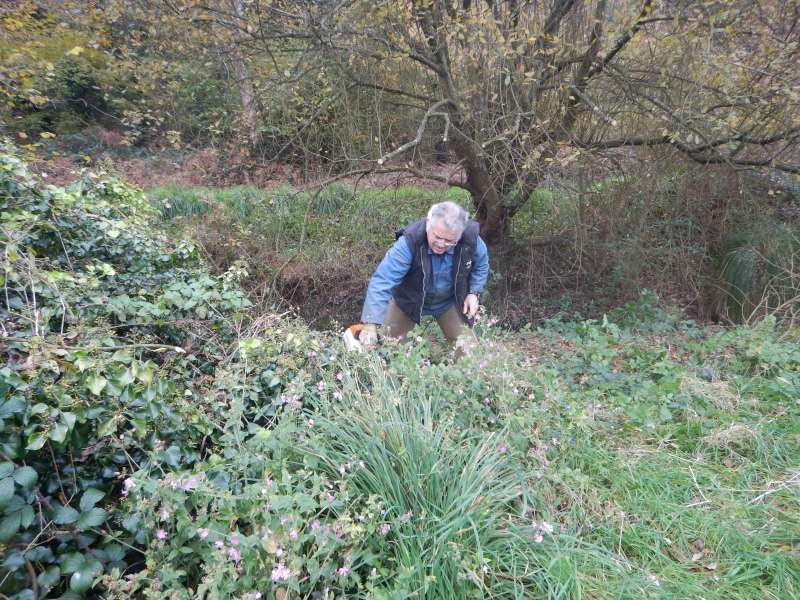 2-Guy pr�pare les abords du chantier