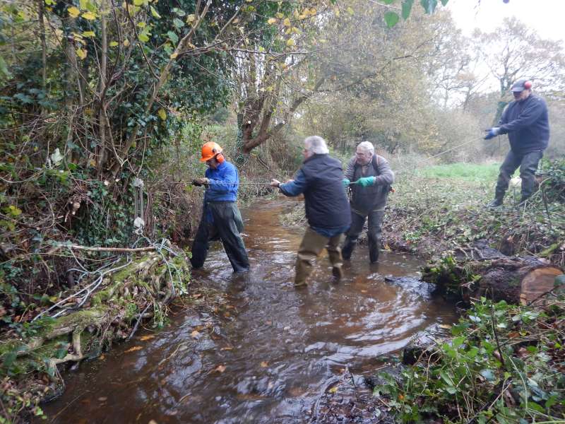 8-Les deux derniers tron�ons sont dispos�s pour renforcer les berges