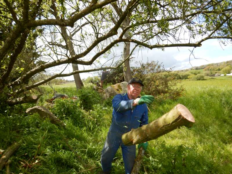 Michel essaie de se d�barrasser du photographe. (Loup�!)