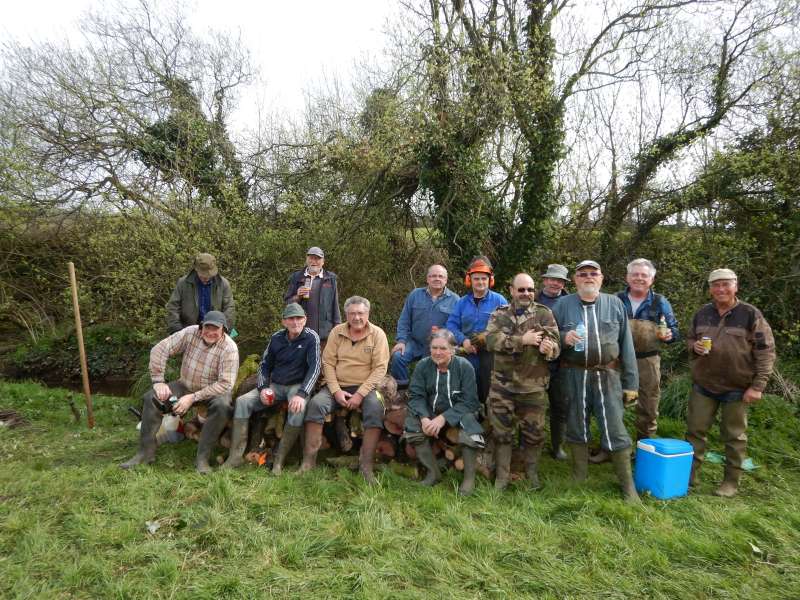 Un rafra�chissement bien m�rit�. Suite des travaux mardi prochain, si le temps etc.