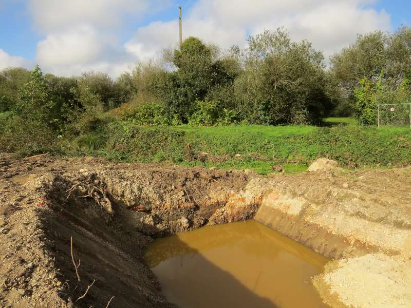 Le batardeau, et derri�re coule la rivi�re
