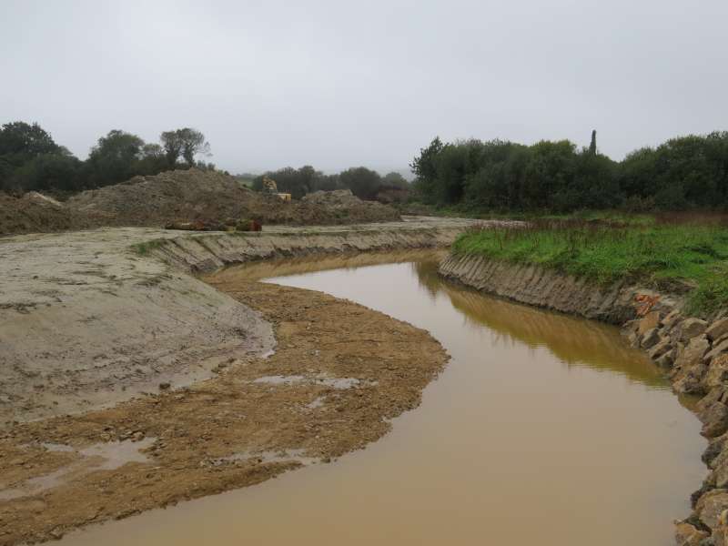 Section centrale: ici blocs et enrochements