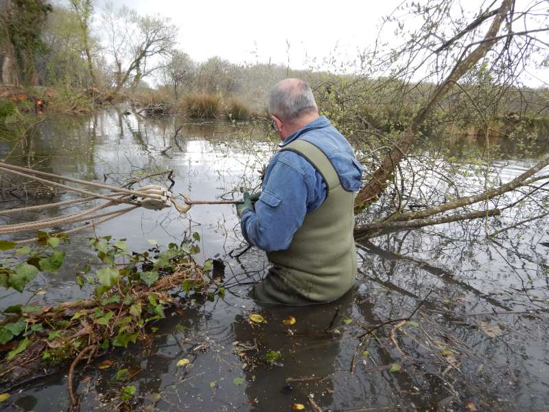 5 - Michel fixe le palan