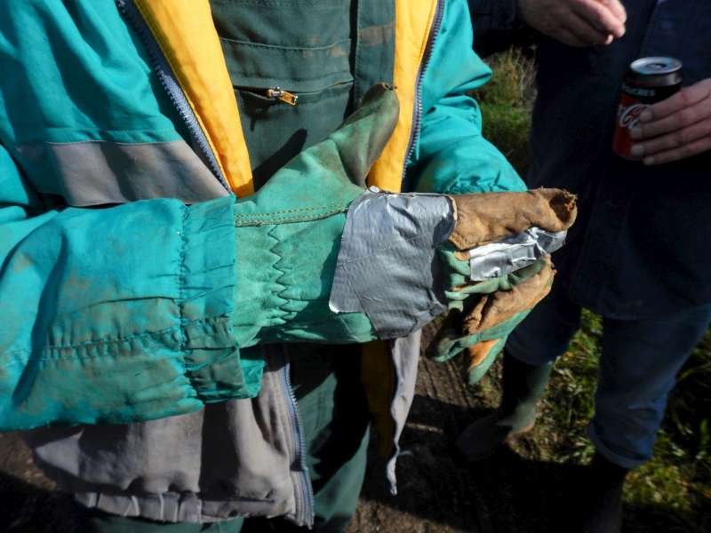 11 - Note pour le tr�sorier: acheter un gant droit � Jean Pierre