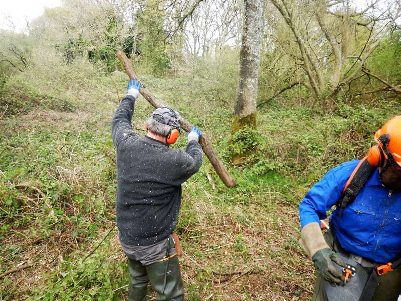 6 - Le Pr�sident effectue un magnifique lancer de b�che!