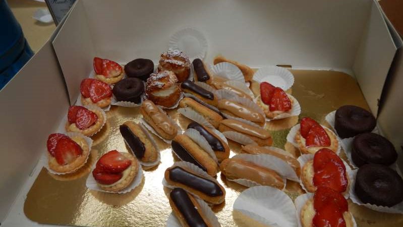 8 - Merci � Michel pour ces d�licieuses mignardises!