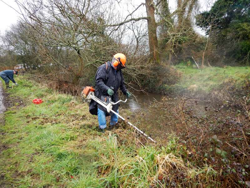 Michel et la d�brousailleuse