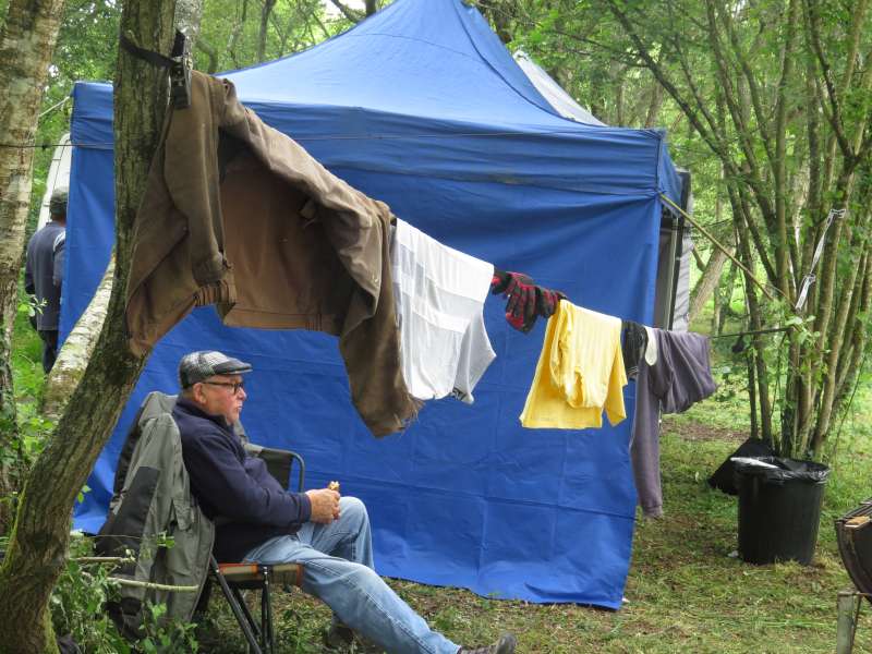 G�rard surveille le linge qui s�che...
