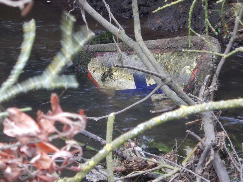 Premi�re trouvaille... un panneau en b�ton!