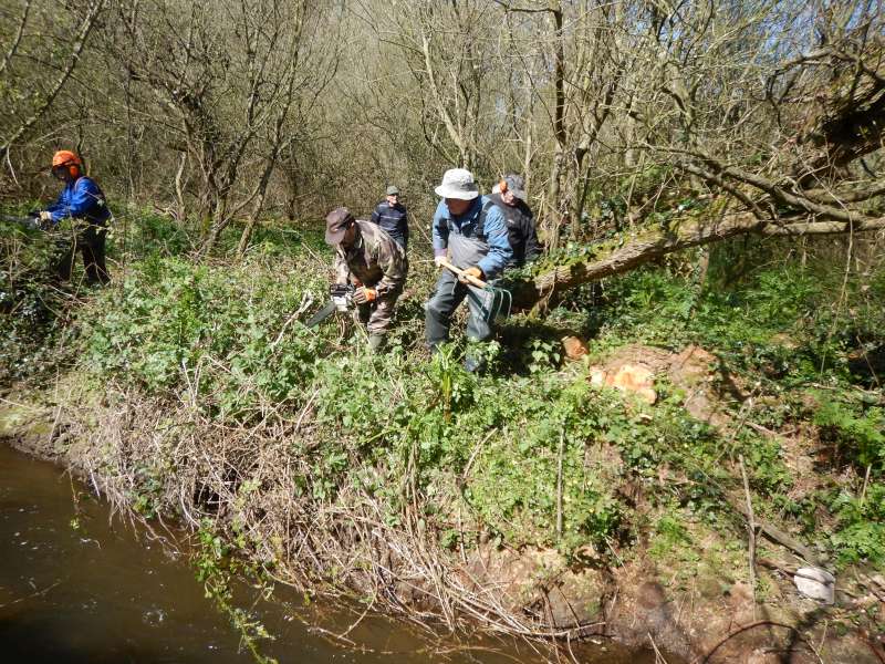 Une �quipe sur chaque berge