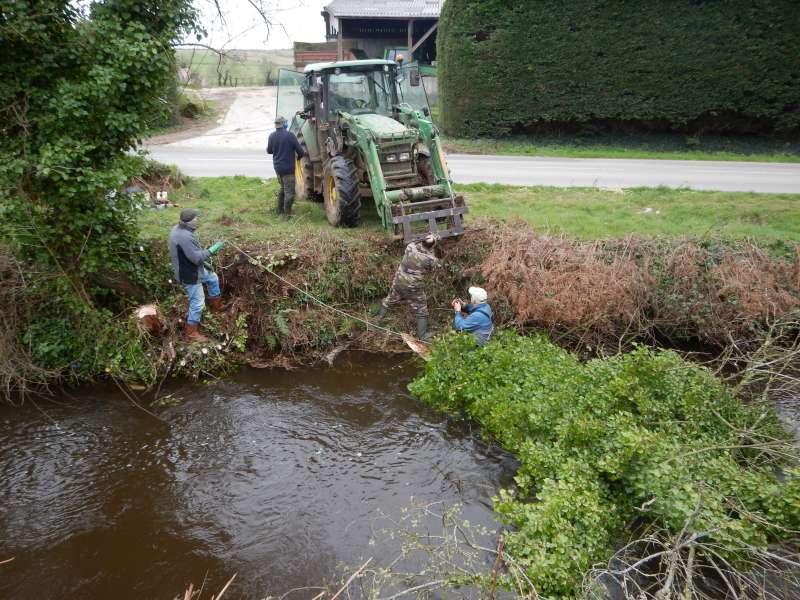 L'aide pr�cieuse d'un agriculteur