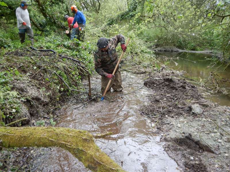 Faudrait des bottes en caoutchouc pour patauger dans la gadoue...