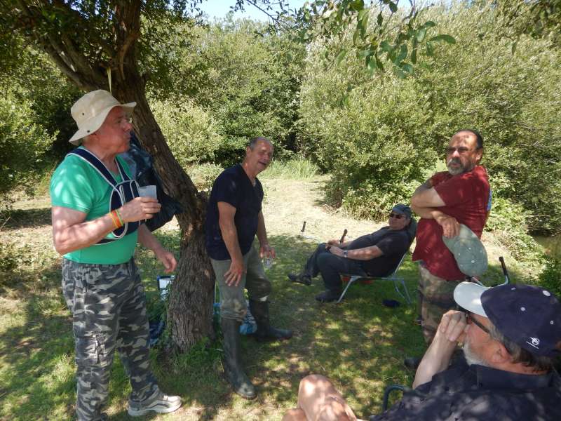 Discussions autour des merguez... :-) 