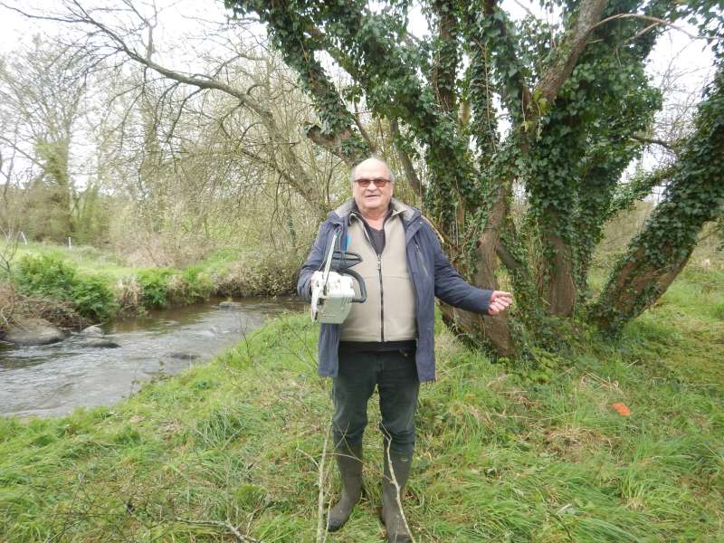 Contrairement aux d�n�gations de certains, le Pr�sident bosse!