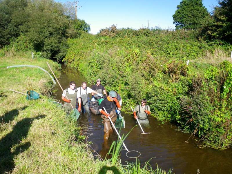 D�but de la p�che sous un soleil radieux.